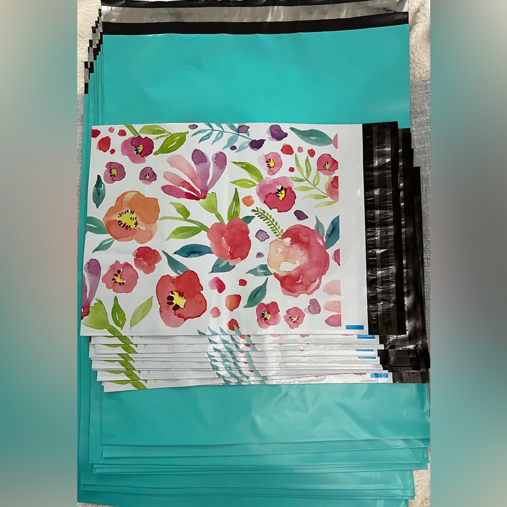 Floral & Teal Poly Mailers 10 each-20 total.Floral is 10”x13” Teal is 19”x 14.75